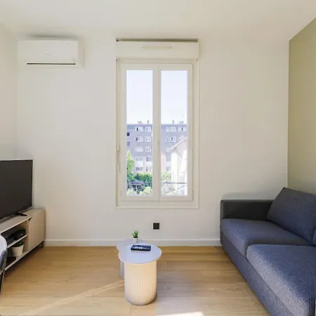 Le Croizat 9. Parking. Clim. Buanderie